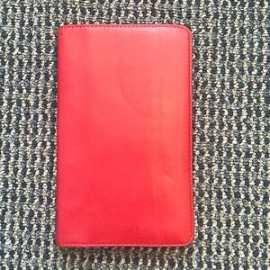 Filofax Slimline Executive Deluxe Leather organizer agenda in Red.